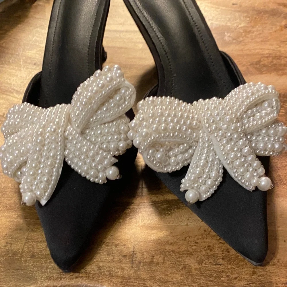 Elegant Black Slip-ons with Pearl Bow - Picture 2 of 6